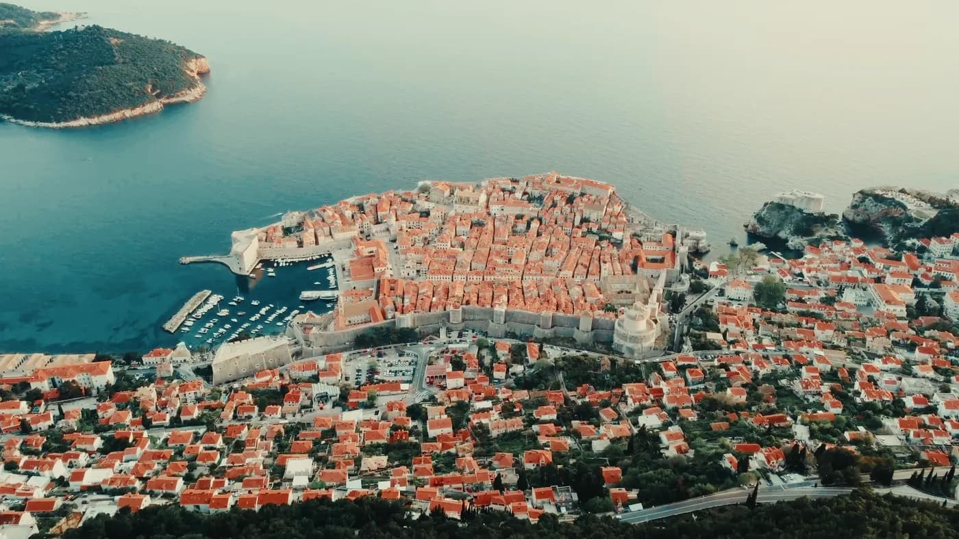 Dubrovnik snimljen iPhoneom: Apple Log prije, LUTOVI Jadran poslije